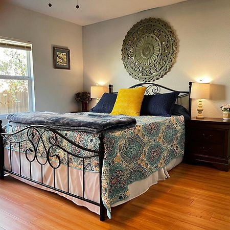 Boho Bliss- Cozy Private Room 2 Miles From Alamodome! San Antonio Exterior photo