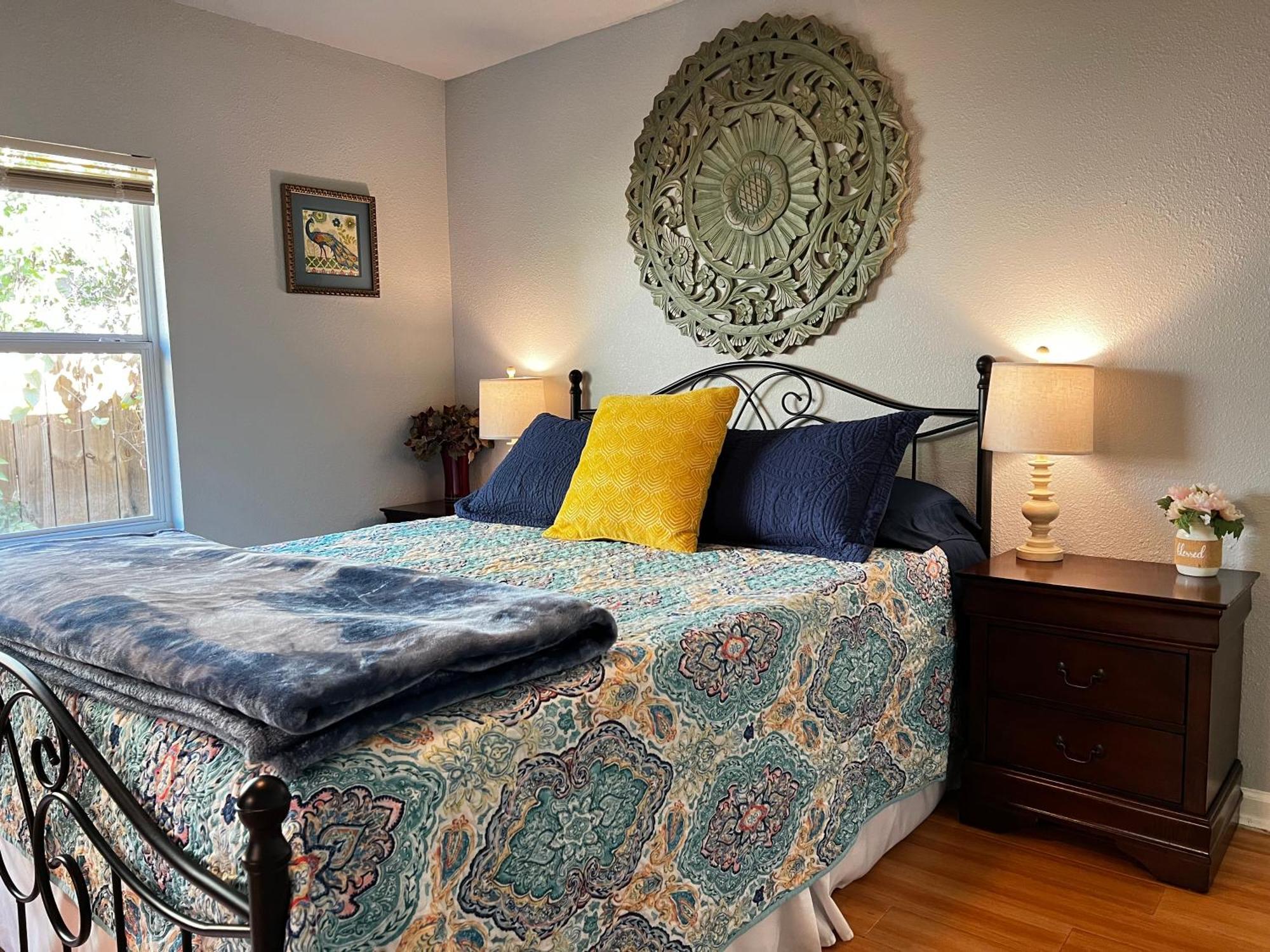 Boho Bliss- Cozy Private Room 2 Miles From Alamodome! San Antonio Exterior photo
