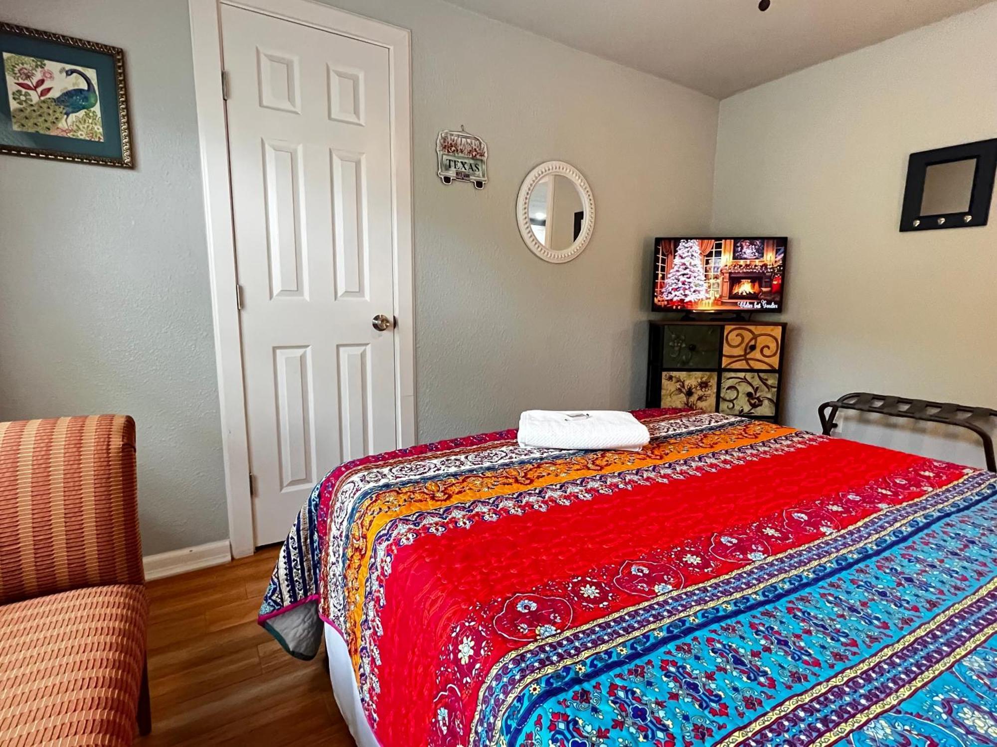 Boho Bliss- Cozy Private Room 2 Miles From Alamodome! San Antonio Exterior photo