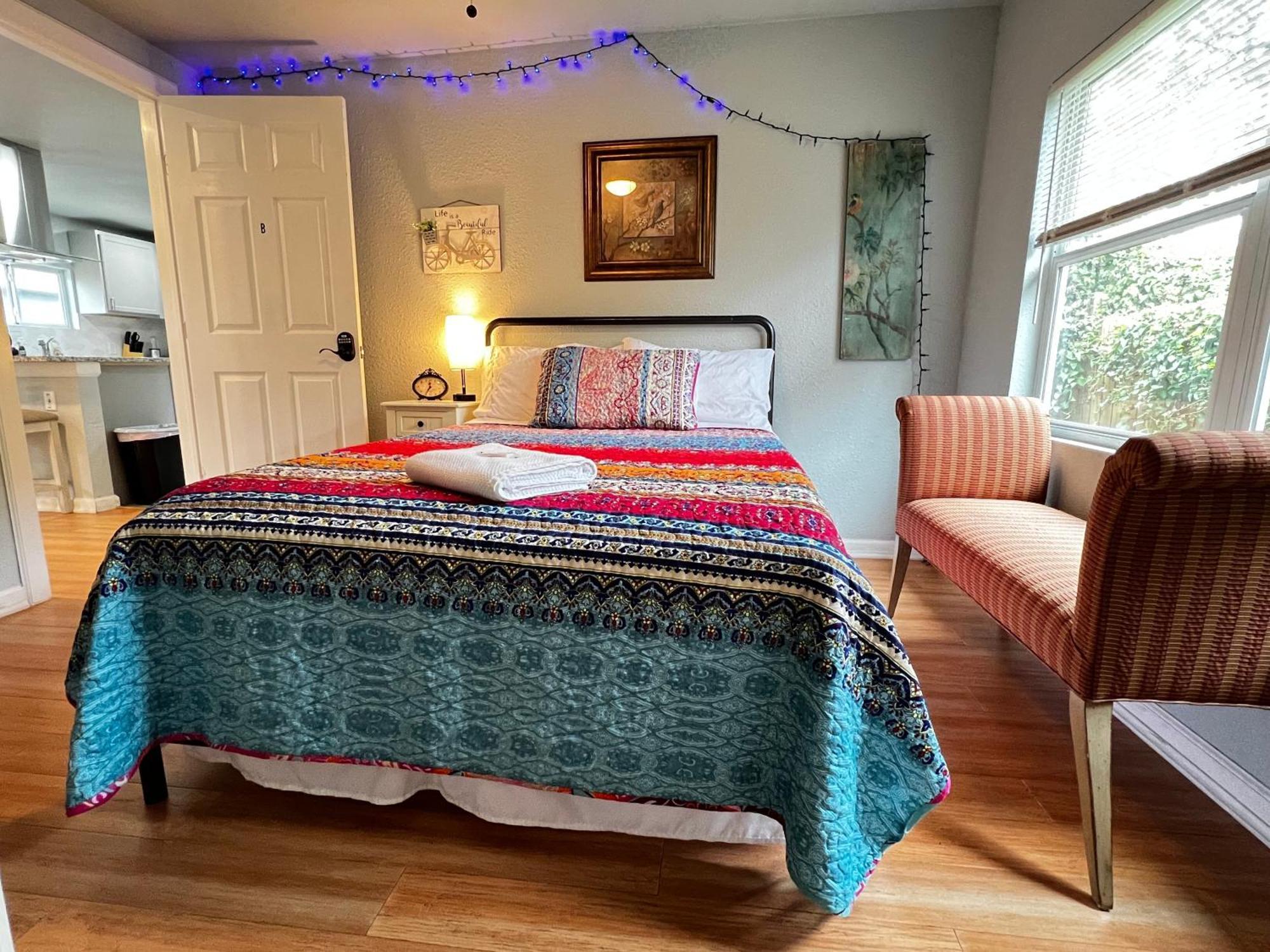Boho Bliss- Cozy Private Room 2 Miles From Alamodome! San Antonio Exterior photo
