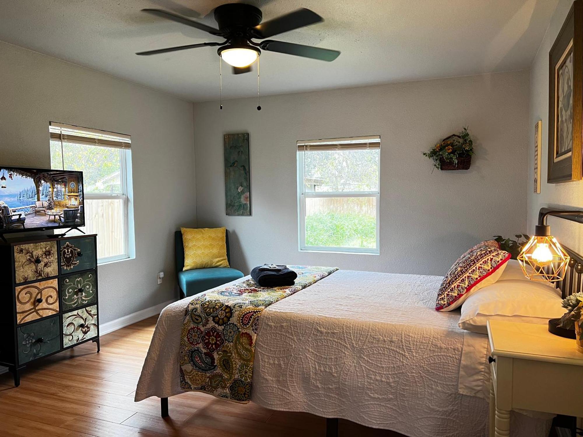 Boho Bliss- Cozy Private Room 2 Miles From Alamodome! San Antonio Exterior photo
