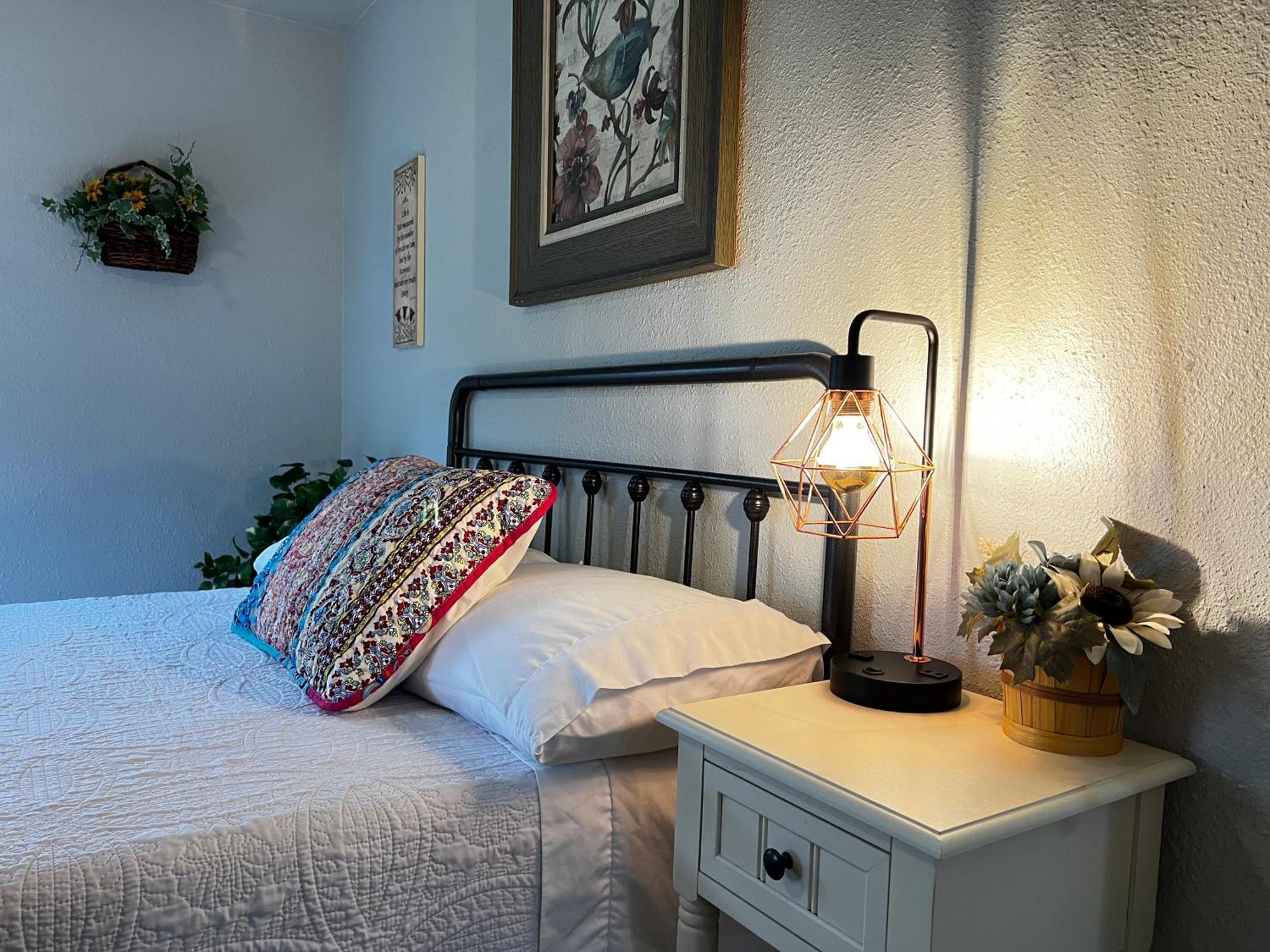 Boho Bliss- Cozy Private Room 2 Miles From Alamodome! San Antonio Exterior photo